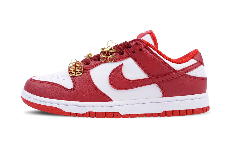 Nike Dunk Low Top Skateboard Shoes Women's Burgundy
