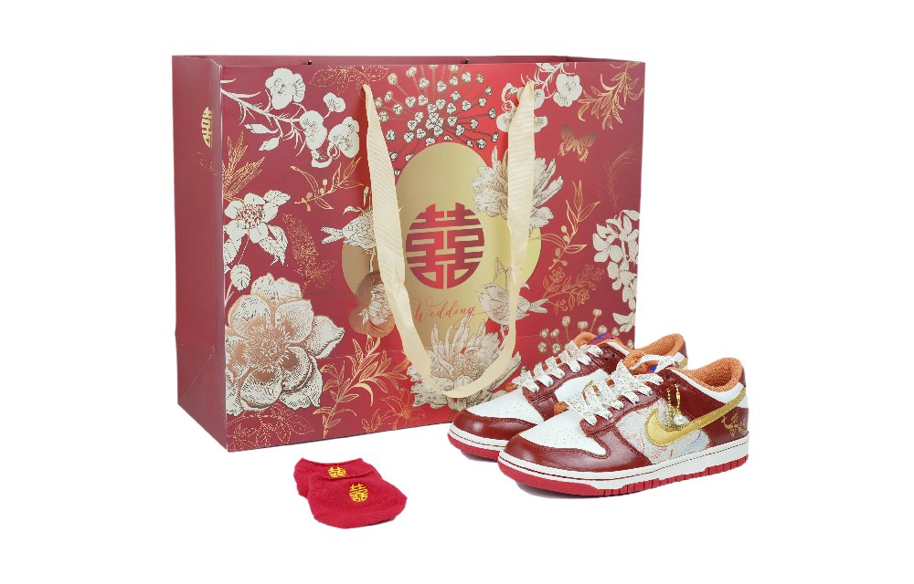 Nike Dunk Low-Top Skateboard Shoes Women's Gold Red