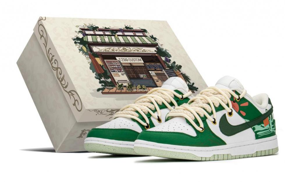 Nike Dunk Low Top Skateboard Shoes Women's White Green