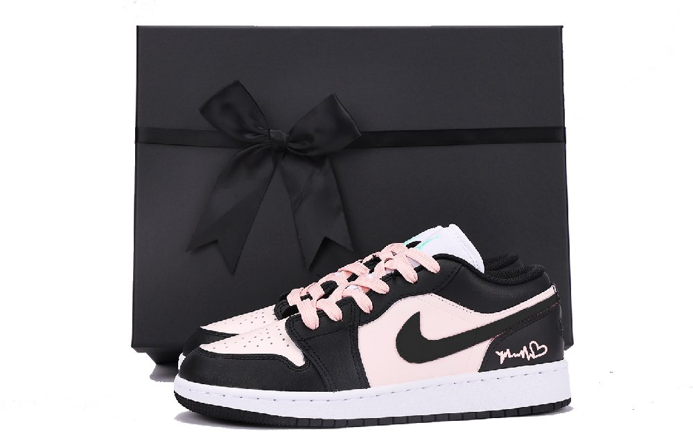 Jordan Air Jordan 1 Anti-Slip Wear-Resistant Low-Top Vintage Basketball Shoes GS Black Pink