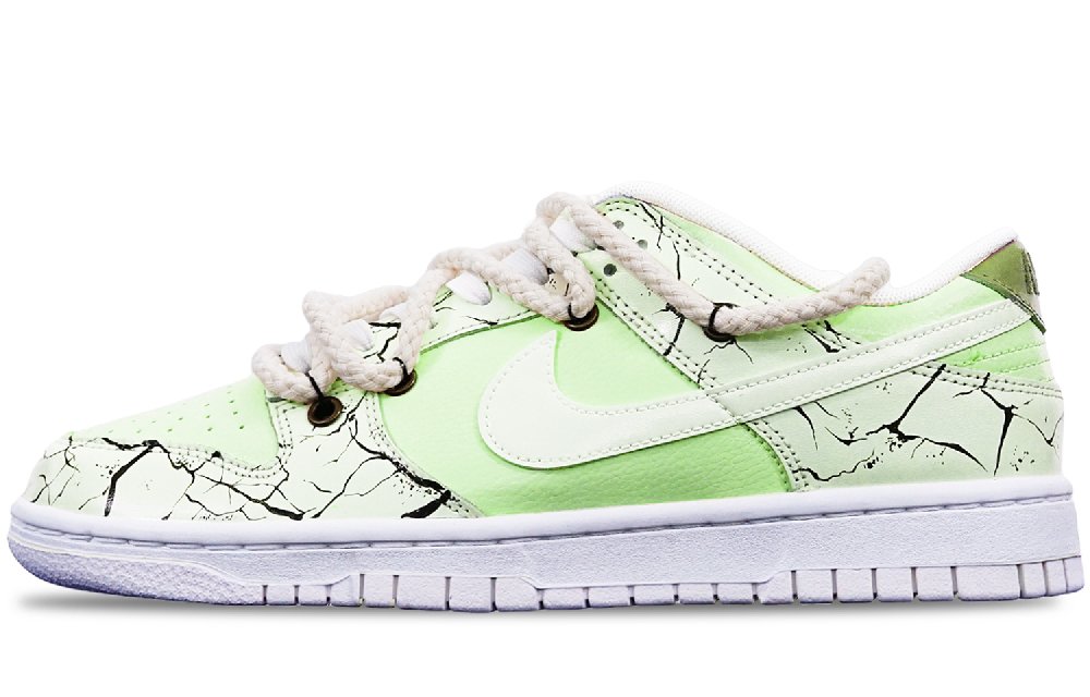 Nike Dunk Low Anti-Slip And Wear-Resistant Lightweight Low-Top Skateboard Shoes GS Pink Green White