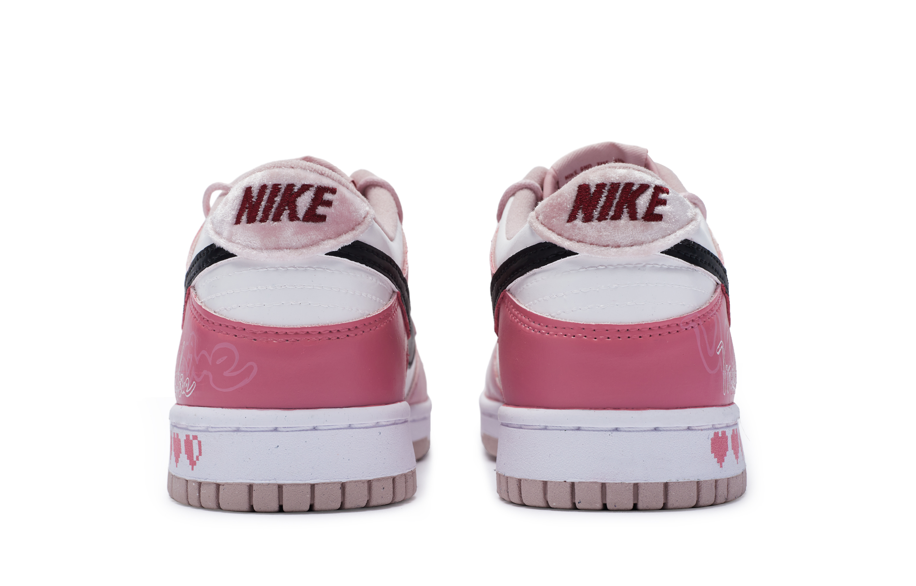 Nike Dunk 811 Manufacturing, Entwined Emotions Low Top Skateboard Shoes Women's Pink White Black купить в интернет-магазине Yoocart с быстрой доставкой по России.