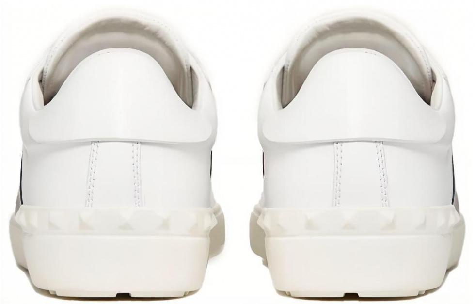 Valentino Garavani Rockstud Lace-Up Sneakers купить в интернет-магазине Yoocart с быстрой доставкой по России.