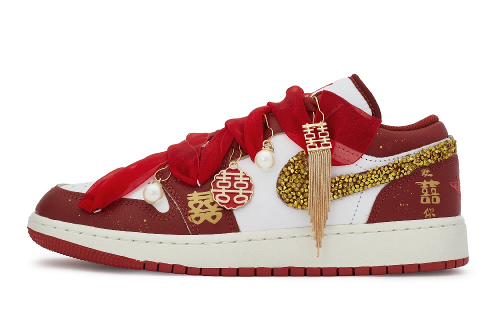 Jordan Air Jordan 1 Vintage Basketball Shoes Women's Low Top White/Gold