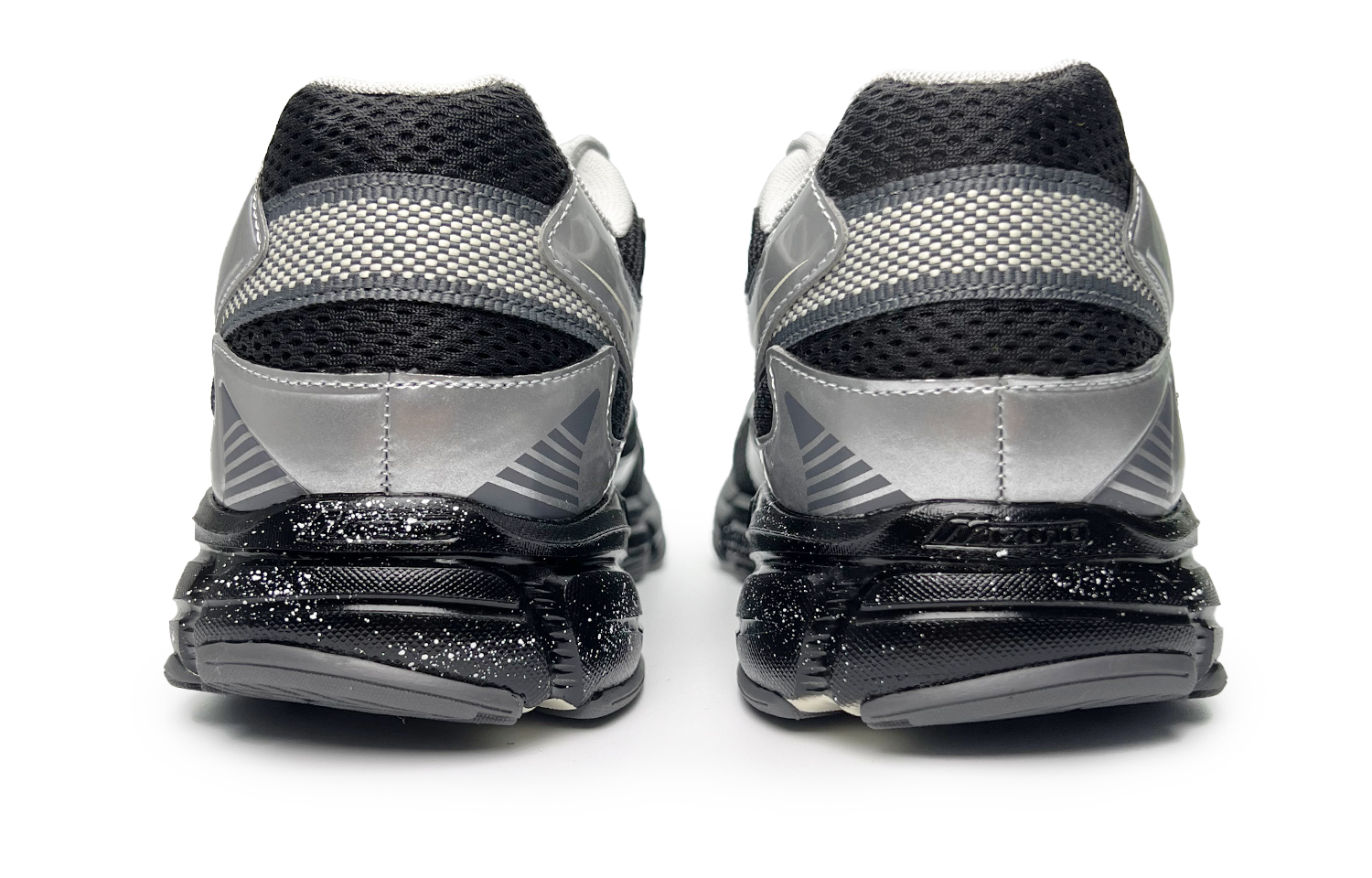 Mizuno Speed 2K Night Guardian 2.0 Durable Breathable Low-Top Casual Shoes Unisex Black Silver купить в интернет-магазине Yoocart с быстрой доставкой по России.