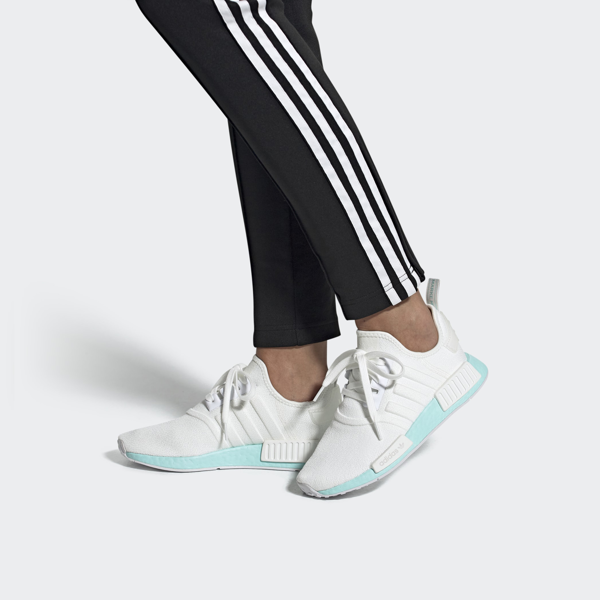Adidas Women's NMD_R1 'White Clear Aqua' Women's купить в интернет-магазине Yoocart с быстрой доставкой по России.