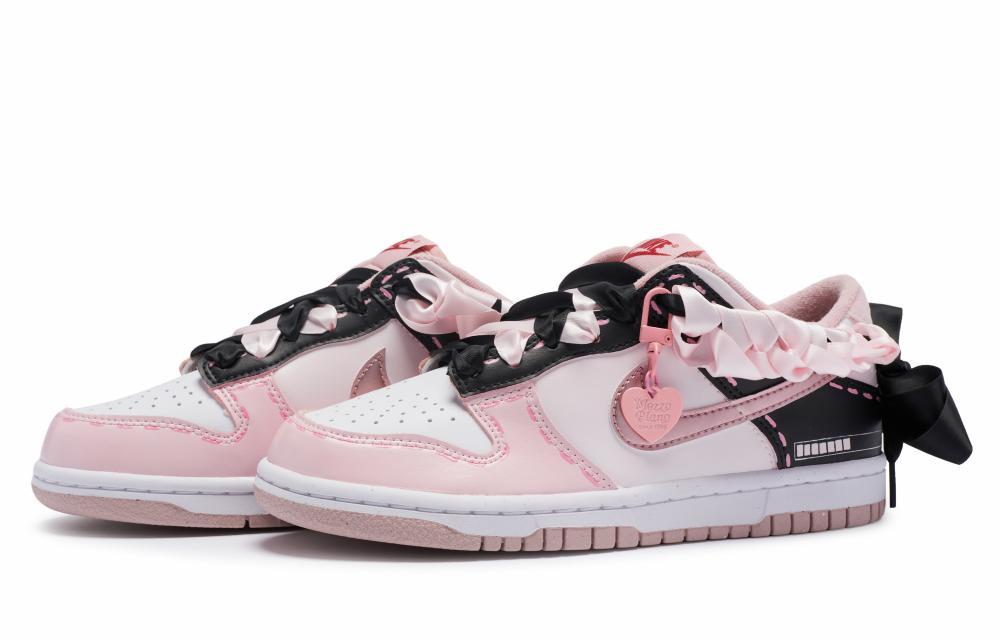 Nike Dunk 811 Manufacturing, Crimson Heart Notes Low Top Skateboard Shoes Women's Pink Black купить в интернет-магазине Yoocart с быстрой доставкой по России.
