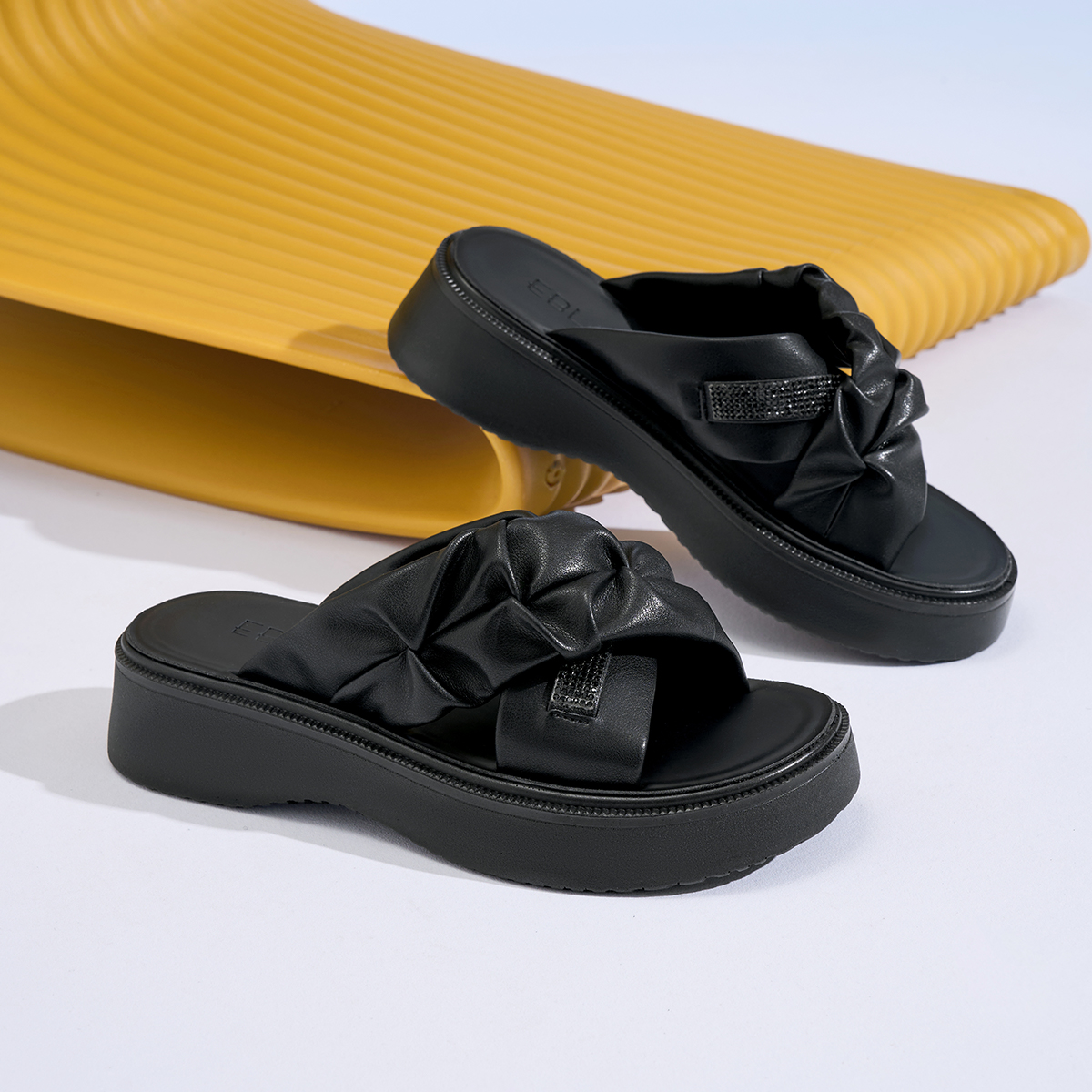 EBLAN Slide Slippers Women's Black купить в интернет-магазине Yoocart с быстрой доставкой по России.
