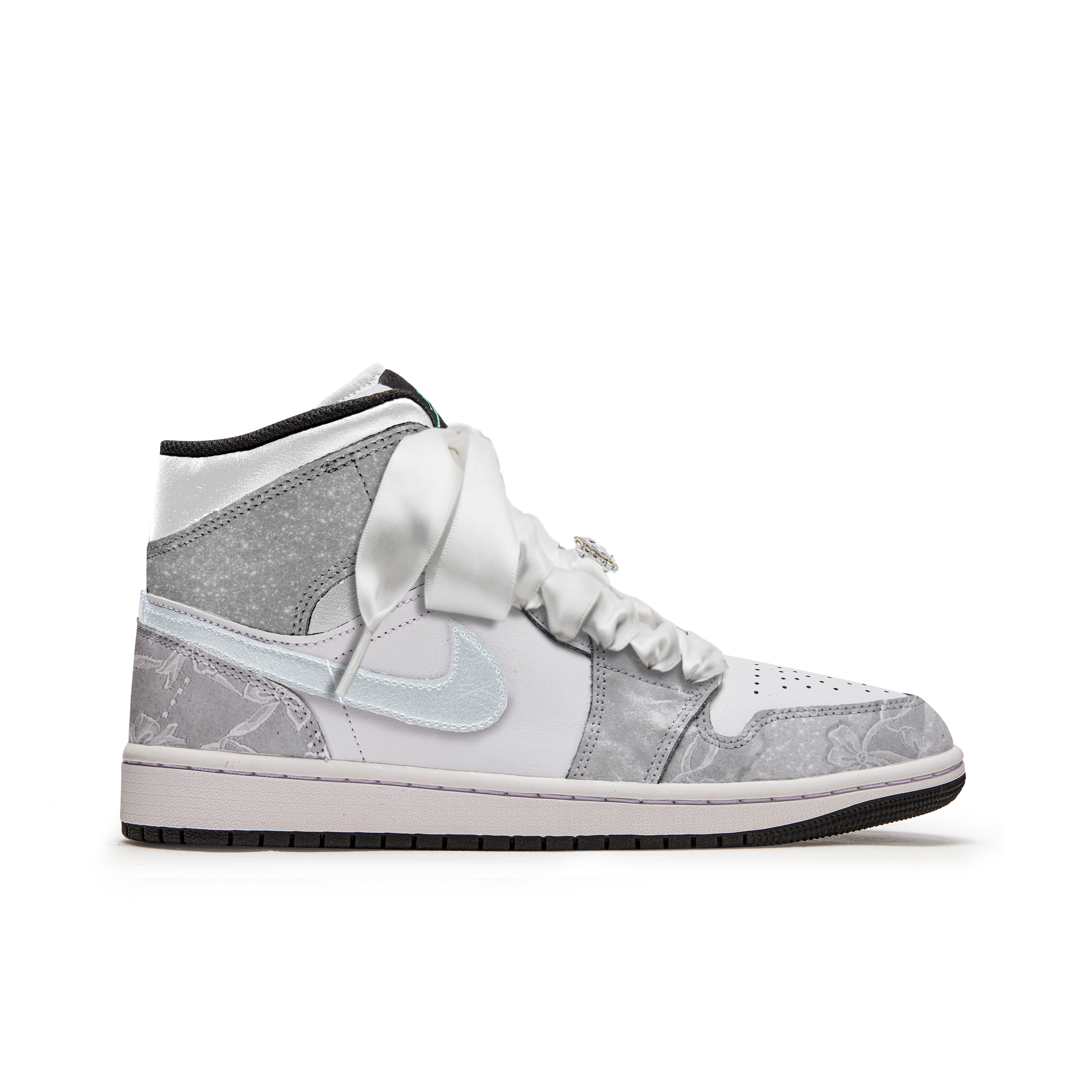 Jordan Air Jordan 1 Vintage Basketball Shoes Women's Mid top Silver/White купить в интернет-магазине Yoocart с быстрой доставкой по России.