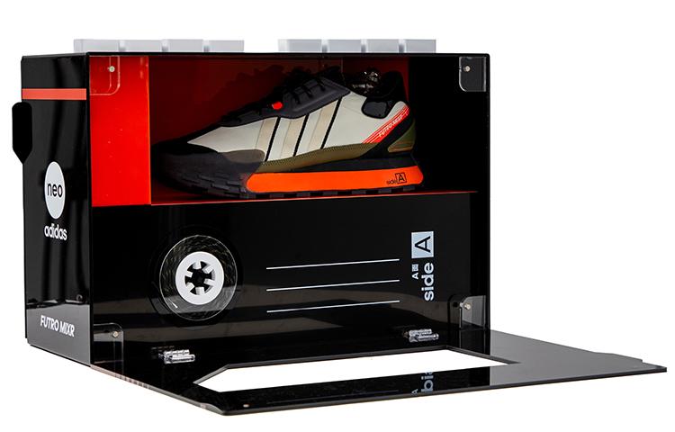 adidas neo Futro Mixr Black White Orange купить в интернет-магазине Yoocart с быстрой доставкой по России.