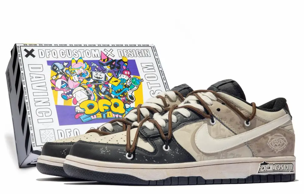 Nike Dunk Low Top Skateboard Shoes Men's Beige White Black Brown