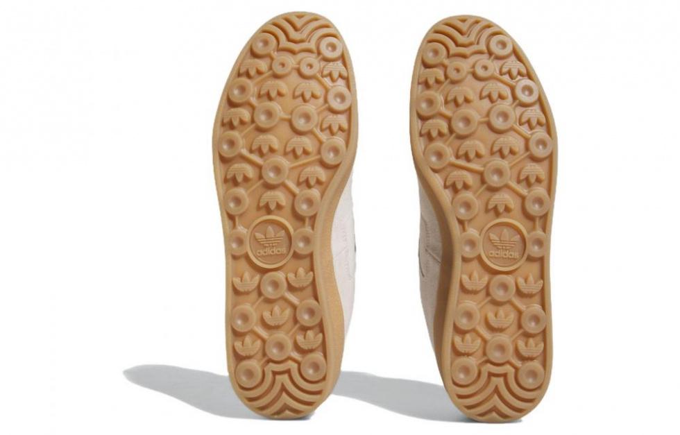 Adidas Aloha Super Cloud White Core Black Gum купить в интернет-магазине Yoocart с быстрой доставкой по России.