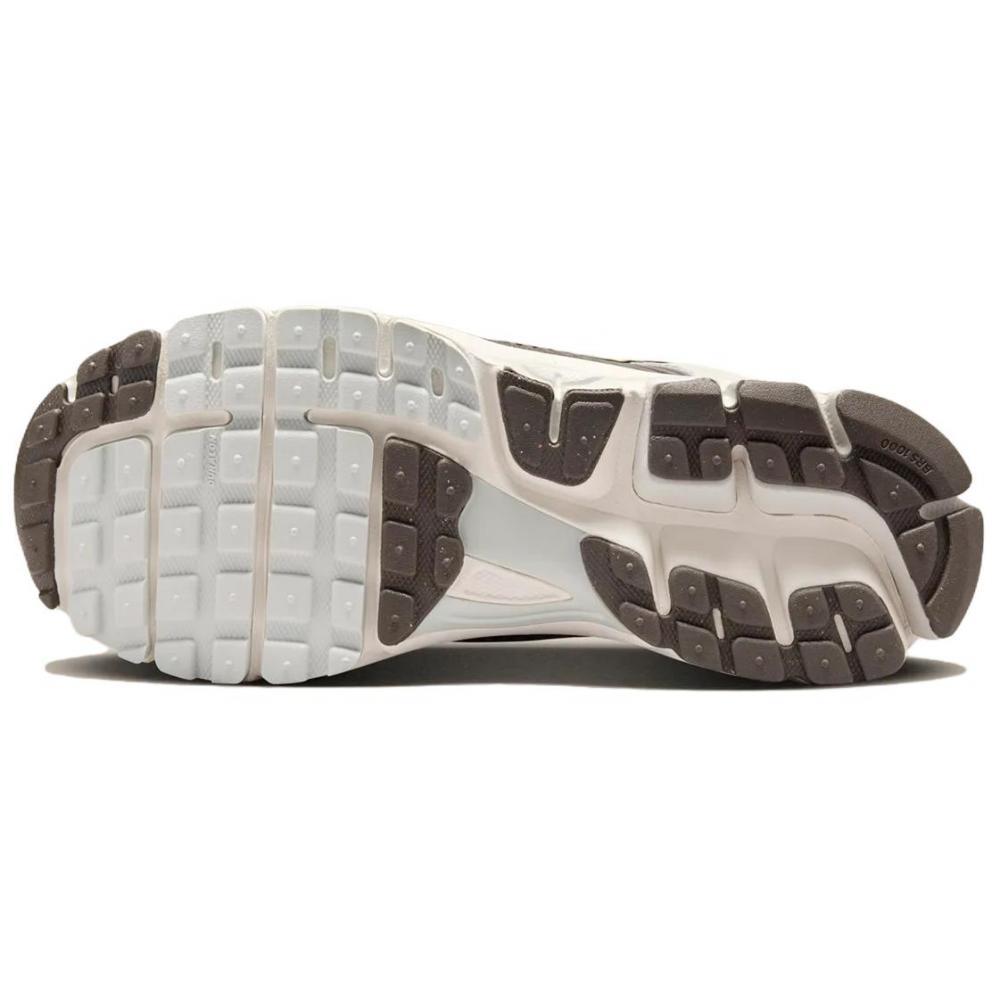 Nike Zoom Vomero 5 Light Bone Ironstone Women's купить в интернет-магазине Yoocart с быстрой доставкой по России.