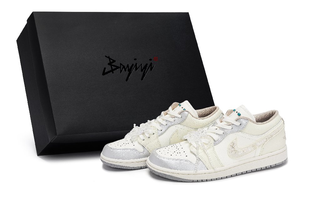 Jordan Air Jordan 1 Vintage Basketball Shoes Women's Low Top Beige/White/Silver