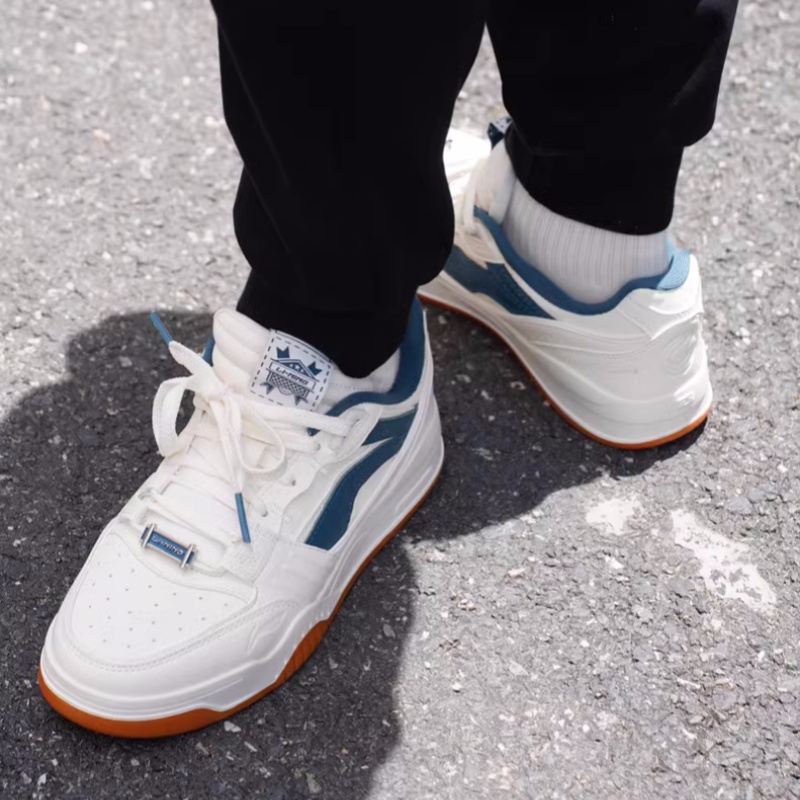 LiNing Sports Life Collection Anti Slip Wear Resistant Lightweight Breathable Low Top Skateboard Shoes Unisex White купить в интернет-магазине Yoocart с быстрой доставкой по России.