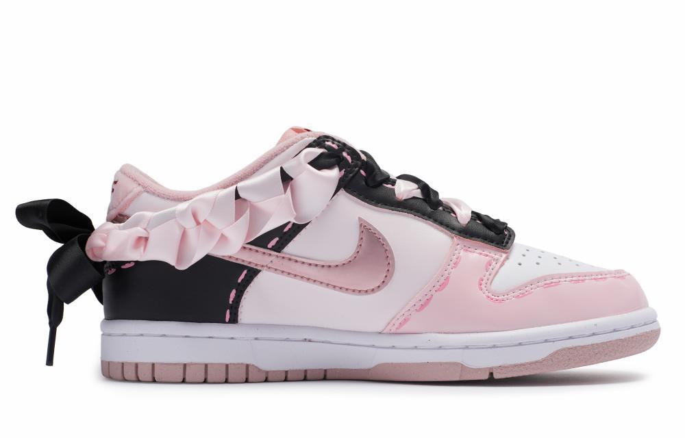 Nike Dunk 811 Manufacturing, Crimson Heart Notes Low Top Skateboard Shoes Women's Pink Black купить в интернет-магазине Yoocart с быстрой доставкой по России.