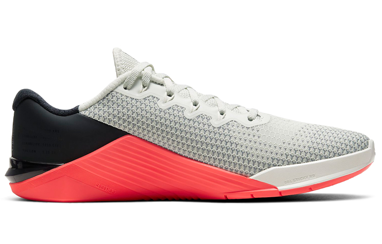 Nike Metcon 5 'Spruce Aura Laser Crimson' купить в интернет-магазине Yoocart с быстрой доставкой по России.