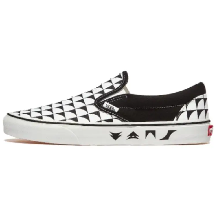 Vans CLASSIC SLIP ON Abrasion Resistant Low top Skateboard Shoes Unisex White Black