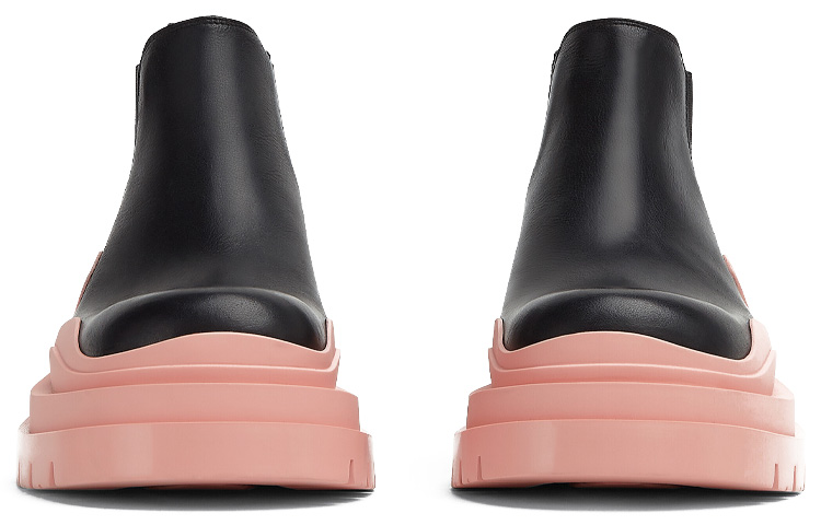 Bottega Veneta Tire Ankle Chelsea Boot Black Pink Women's купить в интернет-магазине Yoocart с быстрой доставкой по России.