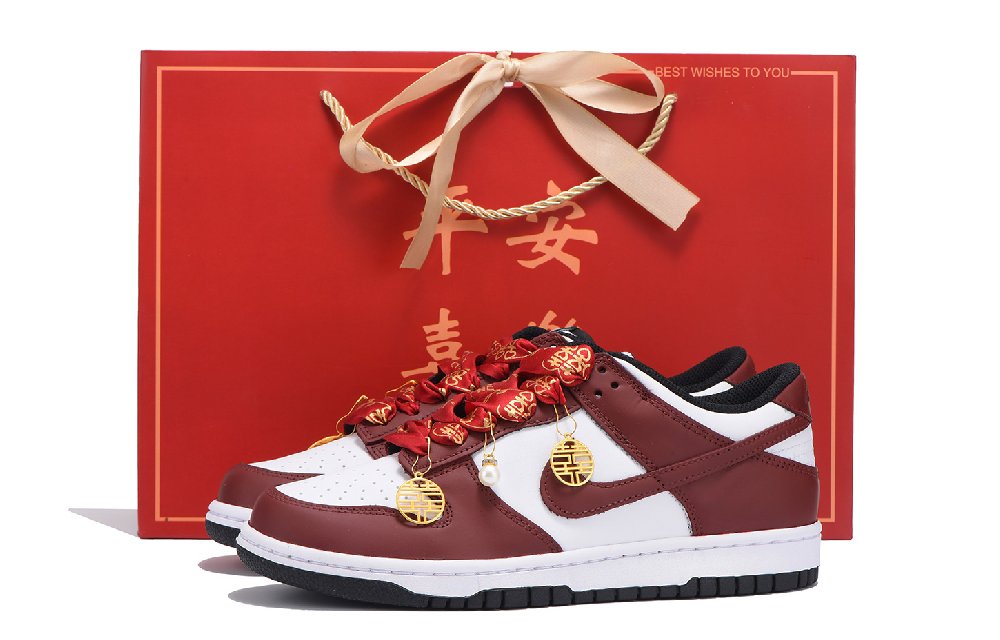 Nike Dunk Anti-Slip Wear-Resistant Low-Top Skateboard Shoes Women's Red White