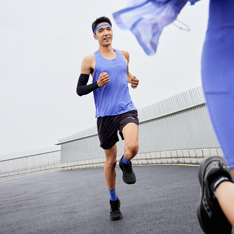 Saucony TRIUMPH Victory 22 Slip Resistant And Breathable Coverage Running Shoes Men's Black купить в интернет-магазине Yoocart с быстрой доставкой по России.