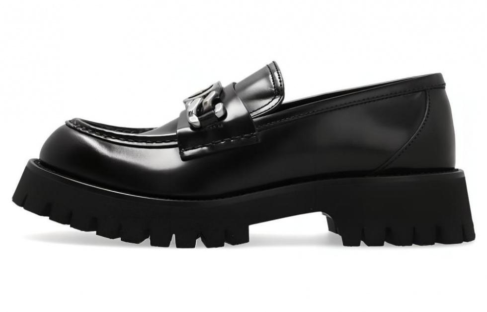 GUCCI Interlocking G-chain Leather Loafers