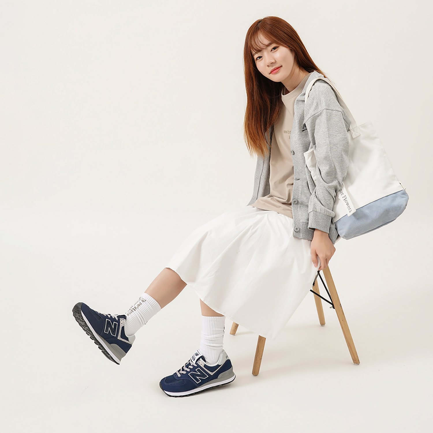 New Balance 574 Navy White купить в интернет-магазине Yoocart с быстрой доставкой по России.