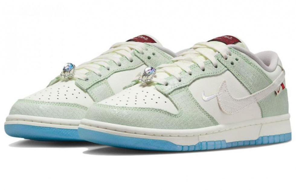 Nike Dunk Low Lx Year Of The Dragon 2024 Women's купить в интернет-магазине Yoocart с быстрой доставкой по России.