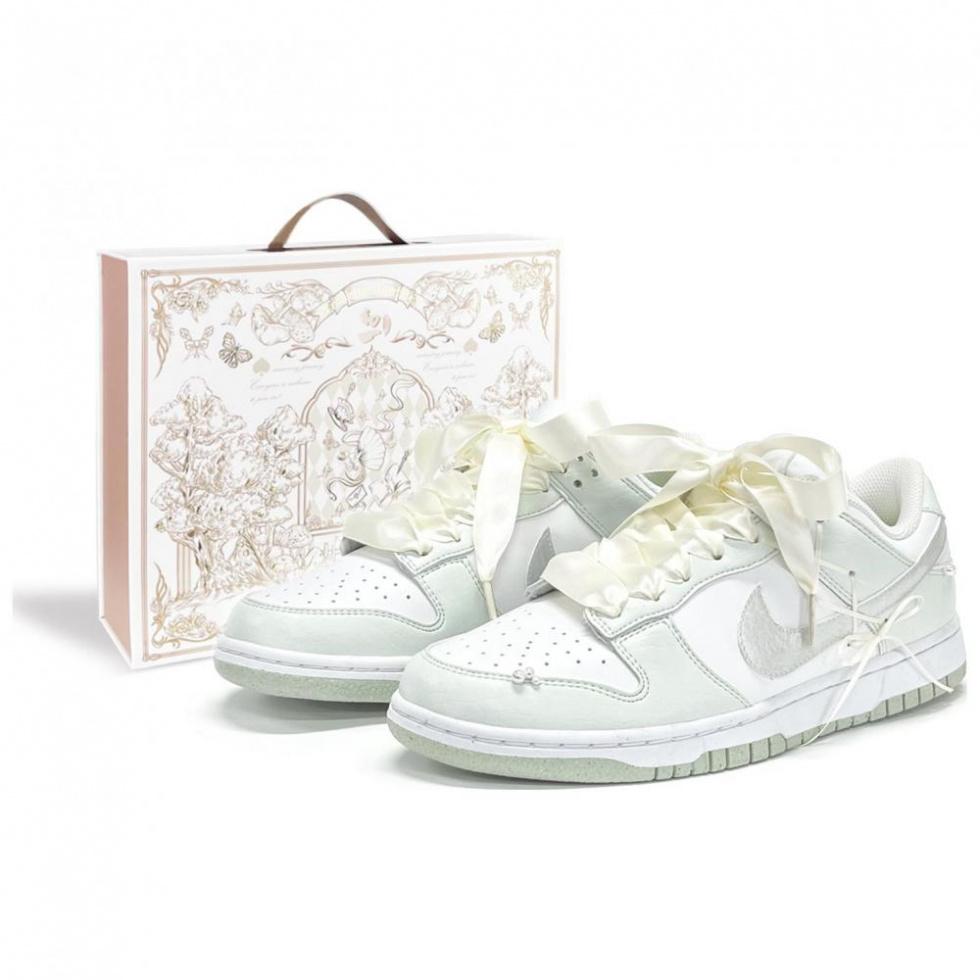 Nike Dunk Girlish Journal Collection Skateboard Shoes Women's White Milk Green