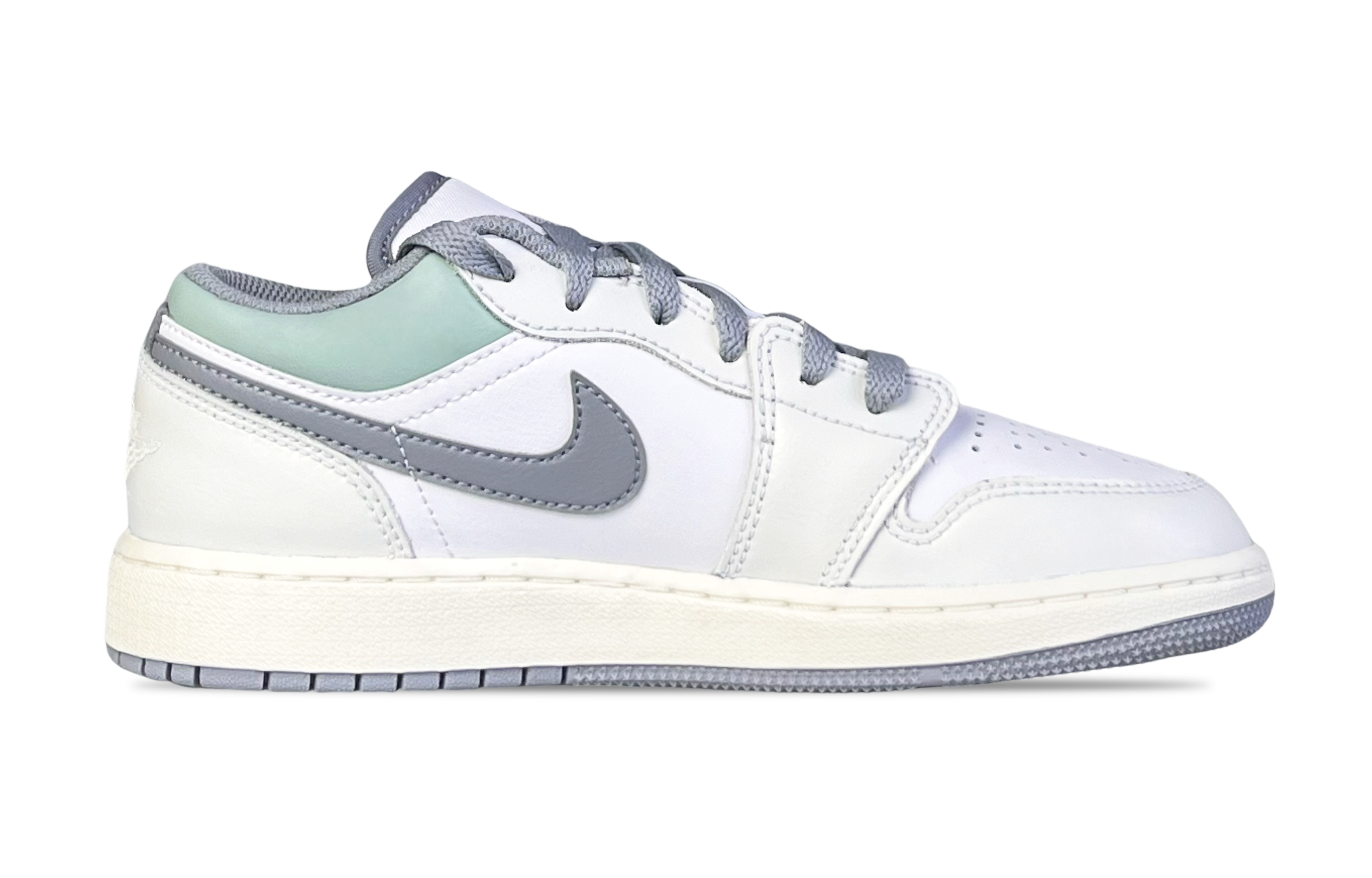 Jordan Air Jordan 1 Rainy Sky Cushioning Anti-Slip And Wear-Resistant Low-Top Vintage Basketball Shoes GS White Gray