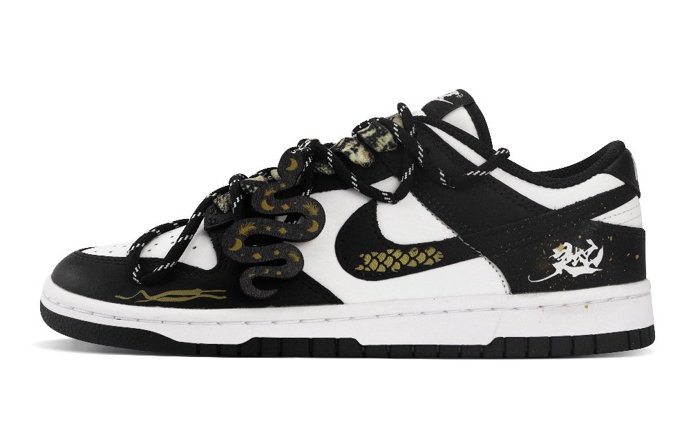 Nike Dunk Anti-Slip And Wear-Resistant Lightweight Low-Top Skateboard Shoes Women's Black White