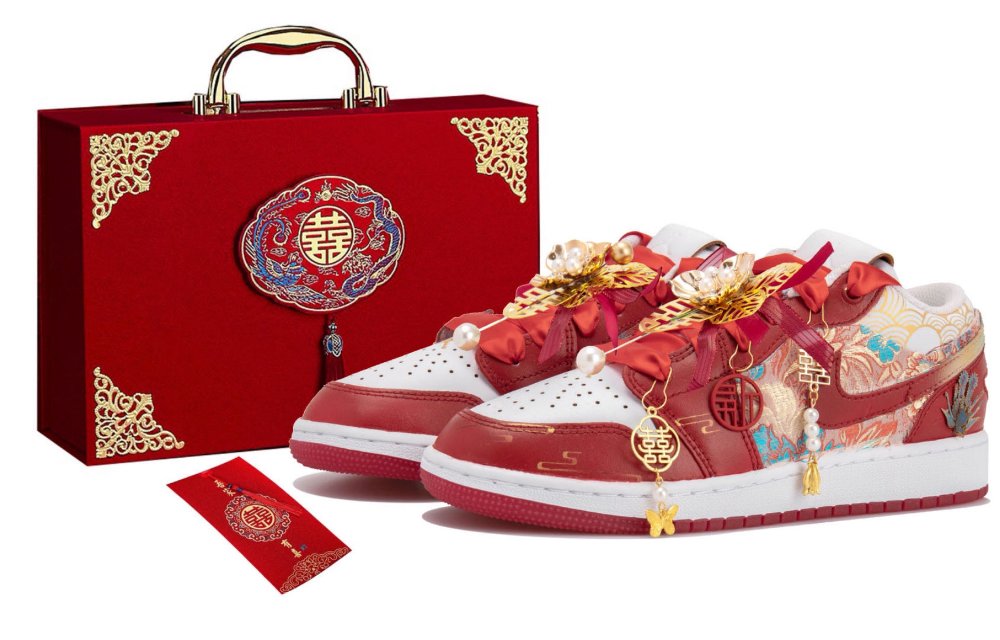 Jordan Air Jordan 1 Low Top Vintage Basketball Shoes Women's White Gold Red