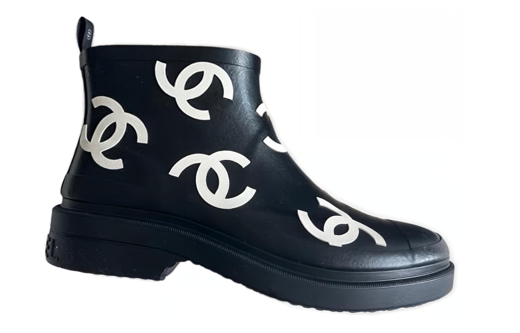 CHANEL Ankle Boots Women's Black купить в интернет-магазине Yoocart с быстрой доставкой по России.