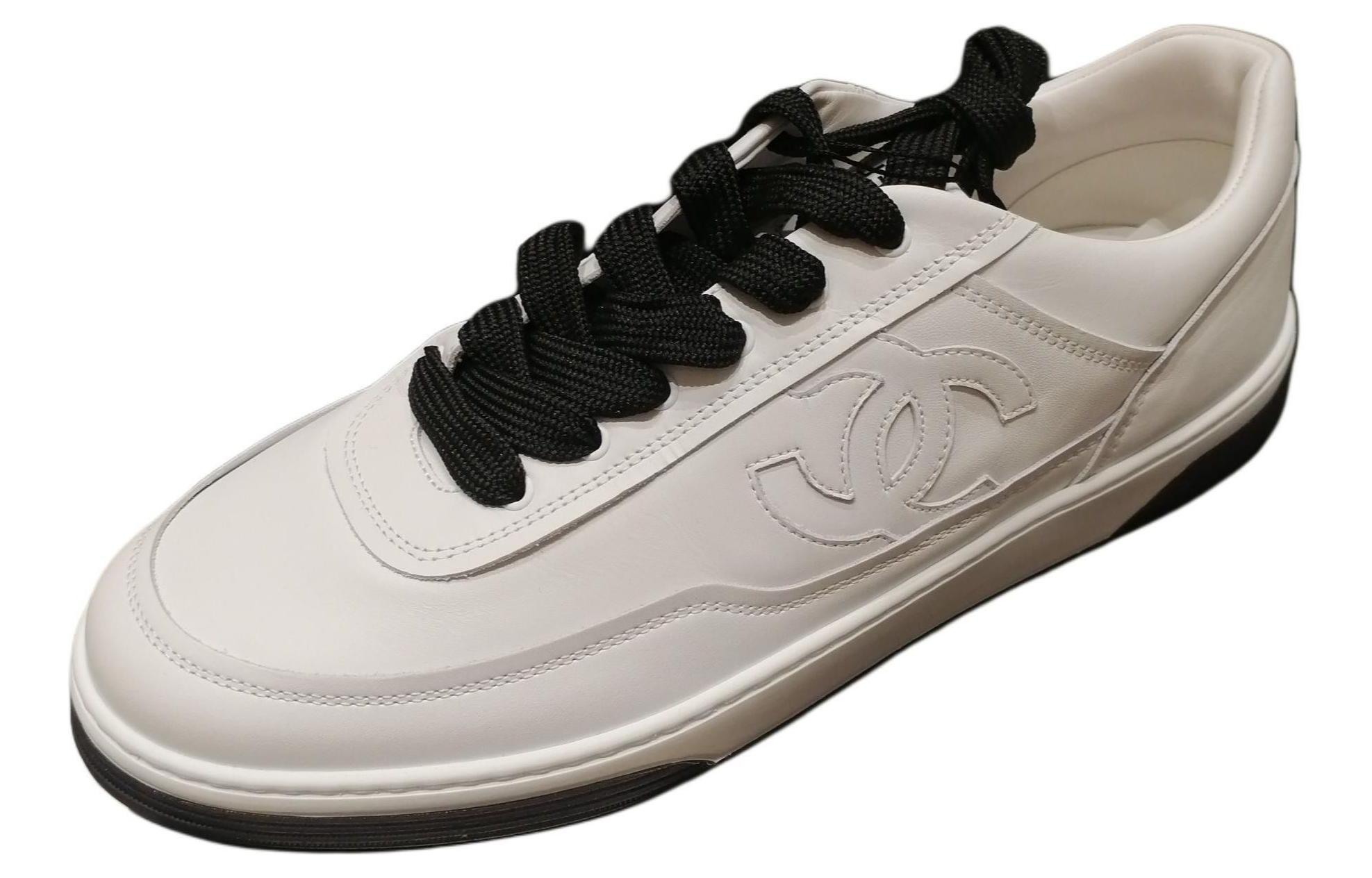 CHANEL 24P Low Top Skateboard Shoes Men's White купить в интернет-магазине Yoocart с быстрой доставкой по России.