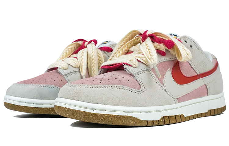 Nike Dunk Low Se K999 Low Top Skateboard Shoes Women's Gray White Pink купить в интернет-магазине Yoocart с быстрой доставкой по России.