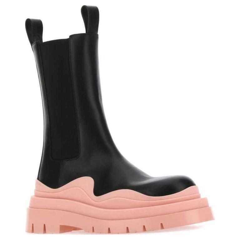 Bottega Veneta Tire Chelsea Boots Women's Black Pink купить в интернет-магазине Yoocart с быстрой доставкой по России.