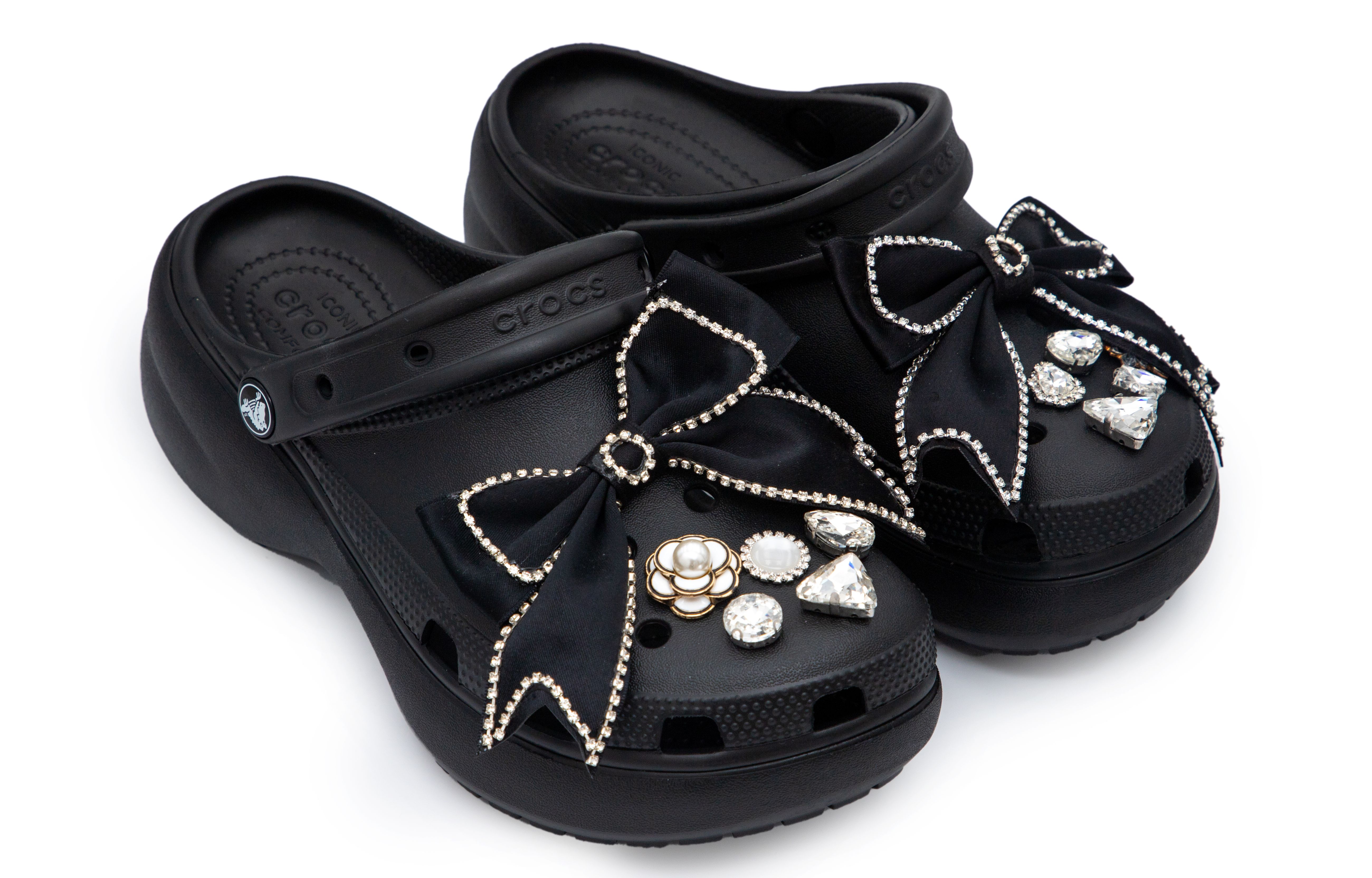 Crocs Classic Clog Black Butterfly Allure Clogs Women's Black купить в интернет-магазине Yoocart с быстрой доставкой по России.
