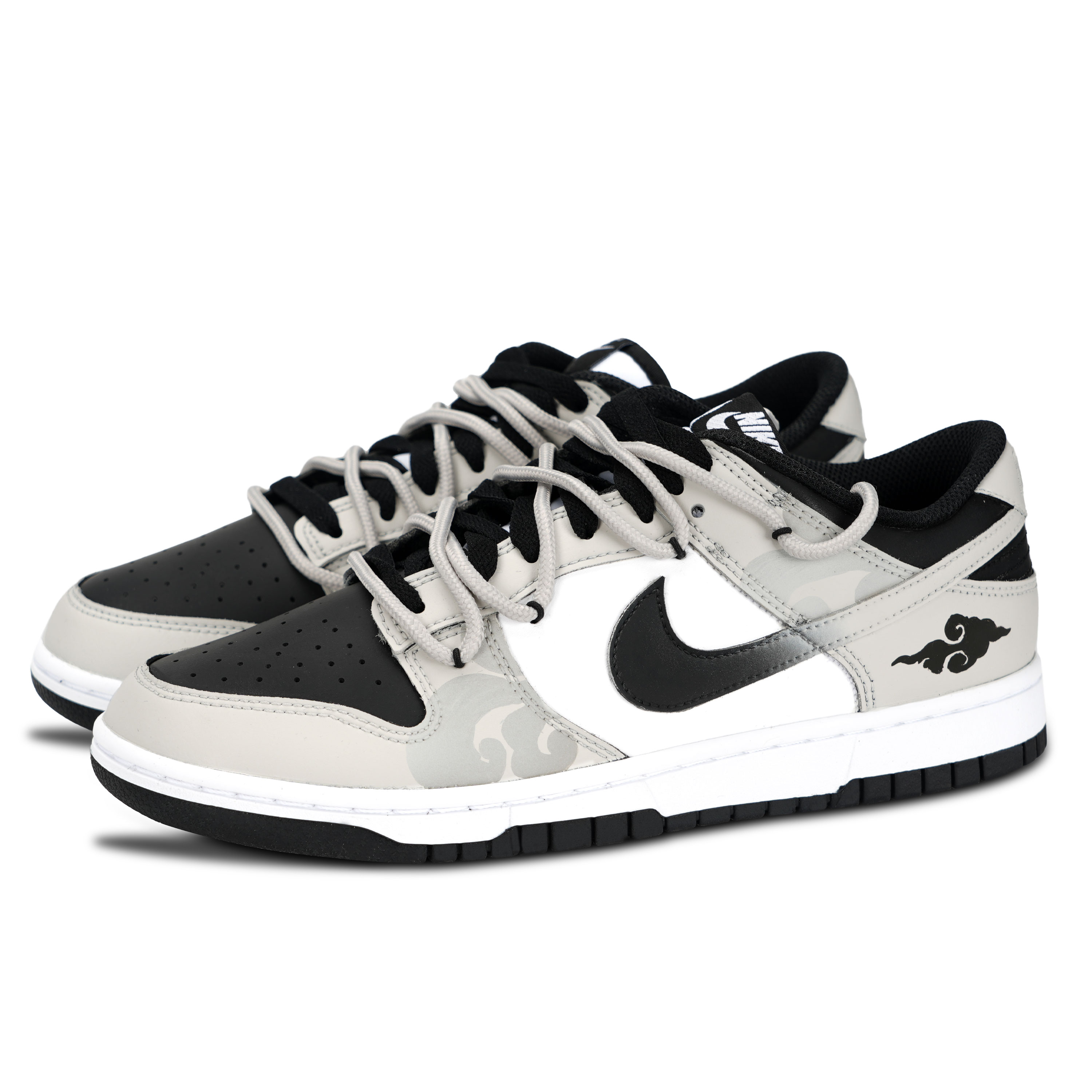 Nike Dunk Black White, Soaring Through Clouds Anti Slip Wear Resistant Low Top Skateboard Shoes Unisex Black White купить в интернет-магазине Yoocart с быстрой доставкой по России.