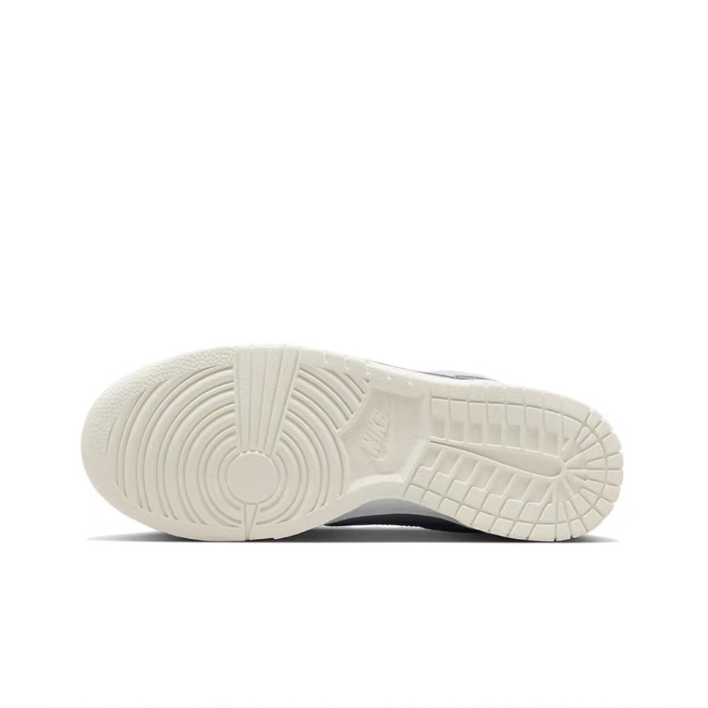 Nike Dunk Low Top Skateboard Shoes Women's Light Pink купить в интернет-магазине Yoocart с быстрой доставкой по России.