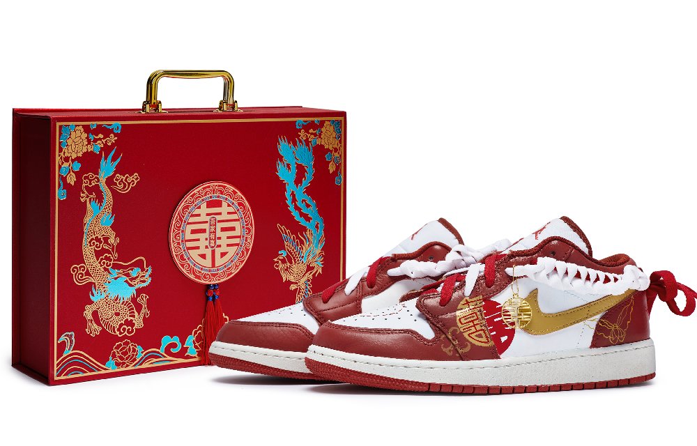 Jordan Air Jordan 1 Vintage Basketball Shoes Women's Low Top Gold