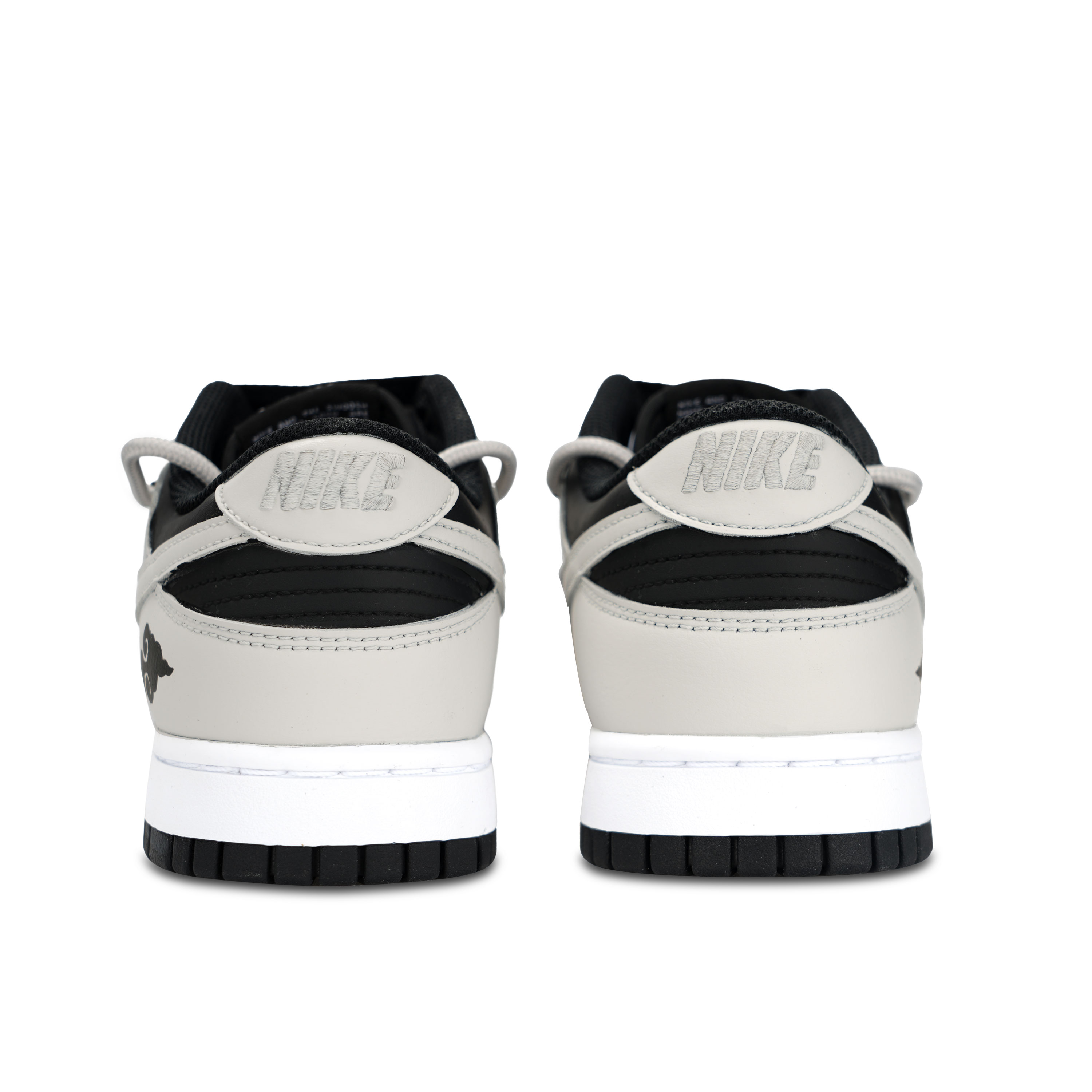 Nike Dunk Black White, Soaring Through Clouds Anti Slip Wear Resistant Low Top Skateboard Shoes Unisex Black White купить в интернет-магазине Yoocart с быстрой доставкой по России.