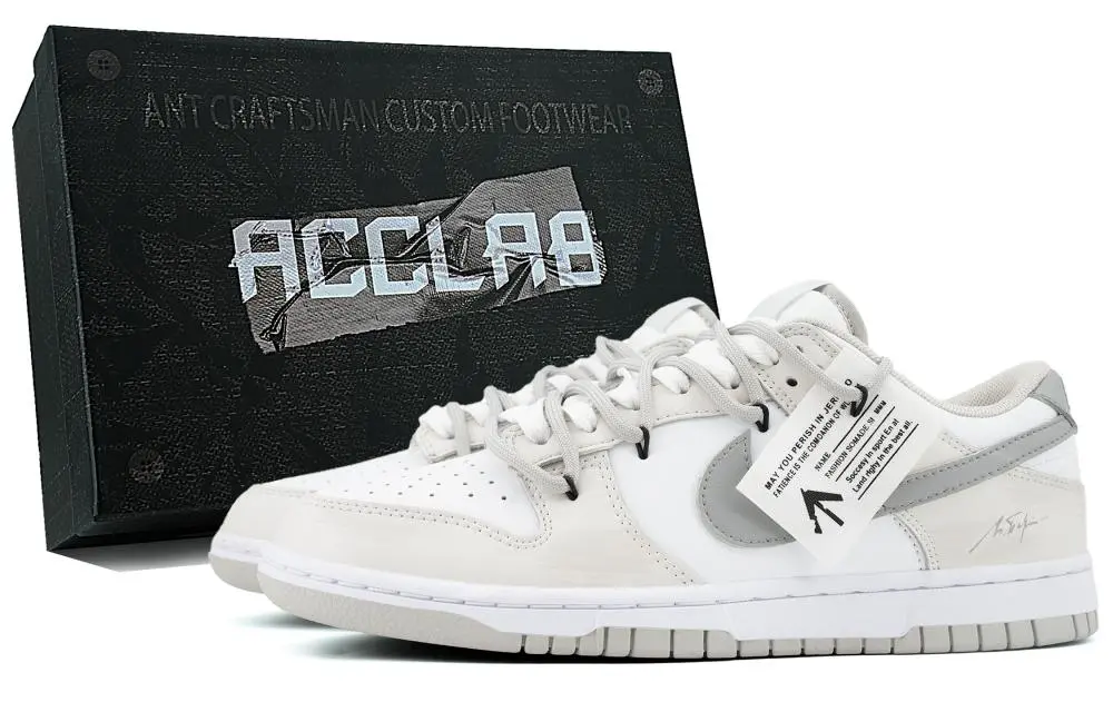 Nike Dunk Wear resistant And Lightweight Low top Skateboard Shoes Unisex Gray White