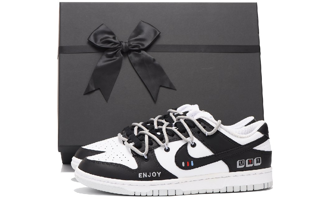 Nike Dunk Skateboard Shoes Women's Low-Top White Black