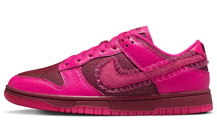 Nike Dunk Low Valentine's Day 2022 Women's