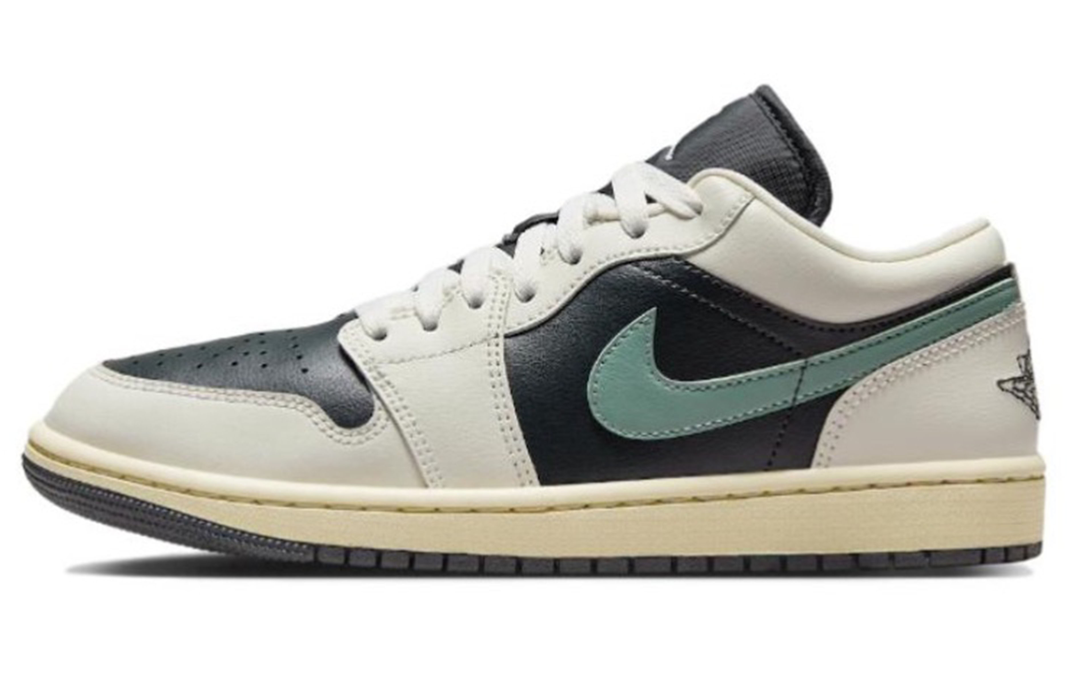 Jordan Air Jordan 1 Anti Slip Wear Resistant Low Top Vintage Basketball Shoes Women's Black White Green купить в интернет-магазине Yoocart с быстрой доставкой по России.