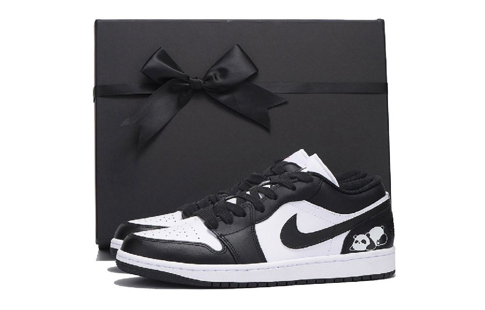 Jordan Air Jordan 1 Abrasion Resistant Coverage Low Top Vintage Basketball Shoes Unisex Black White
