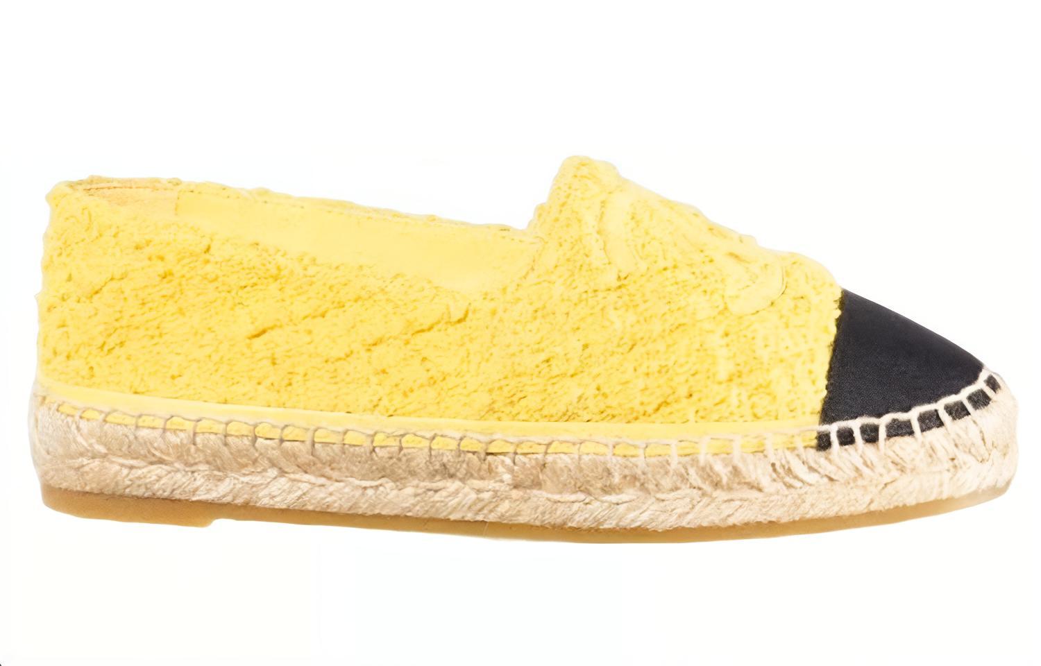 CHANEL Casual Single Shoes Women's Yellow купить в интернет-магазине Yoocart с быстрой доставкой по России.