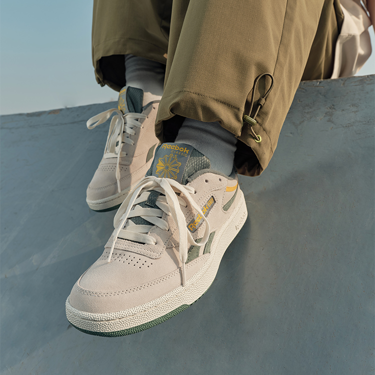 Reebok Club C Revenge Trek Green Classic Yellow Bone купить в интернет-магазине Yoocart с быстрой доставкой по России.