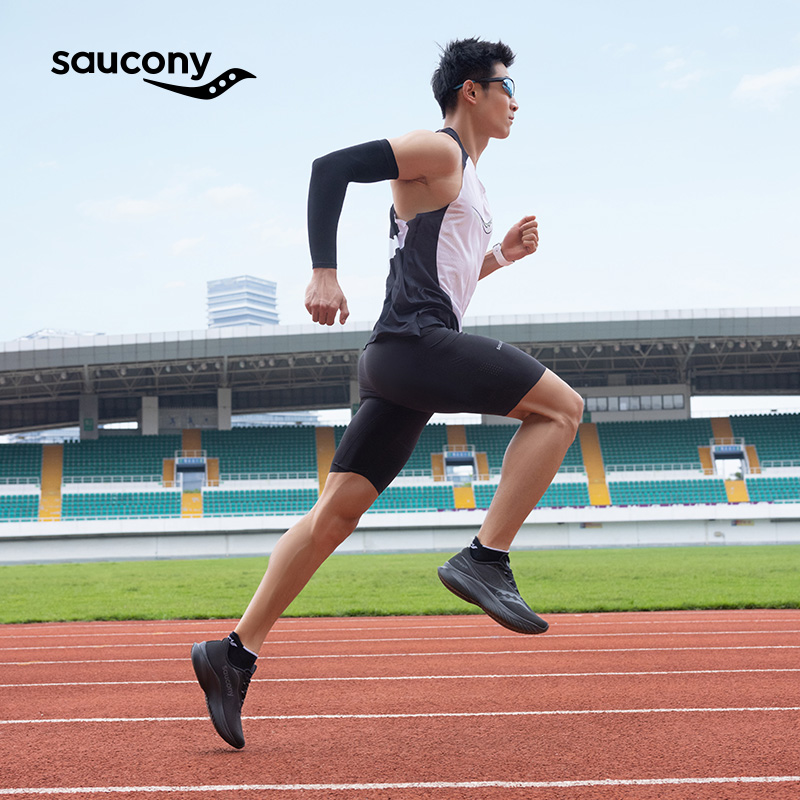 Saucony Kinvara 15 Triple Black купить в интернет-магазине Yoocart с быстрой доставкой по России.