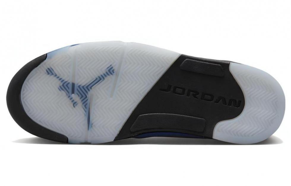 Jordan 5 Retro Unc University Blue купить в интернет-магазине Yoocart с быстрой доставкой по России.